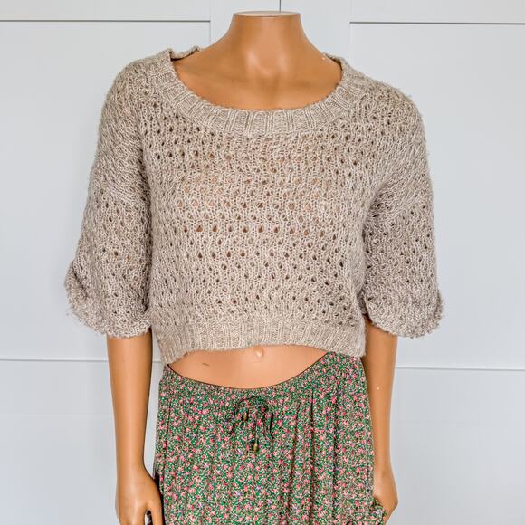 Derek Heart, Beige Relaxed Fit Cropped Short Sleeve Sweater-Women’s Size Medium - Picture 2 of 8
